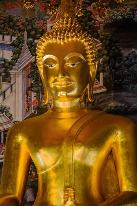 Phra Bang Buddhastatyn! En Skulptur av Den Heliga Och Delikataste Skönheten