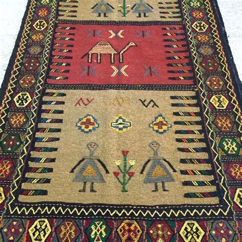  Tughra'ns Kilim: En Intrikat Väv av Symbolism och Geometriska Former!